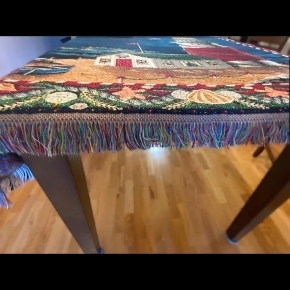 HOLIDAY LITE HOUSE THROW BEAUTIFUL